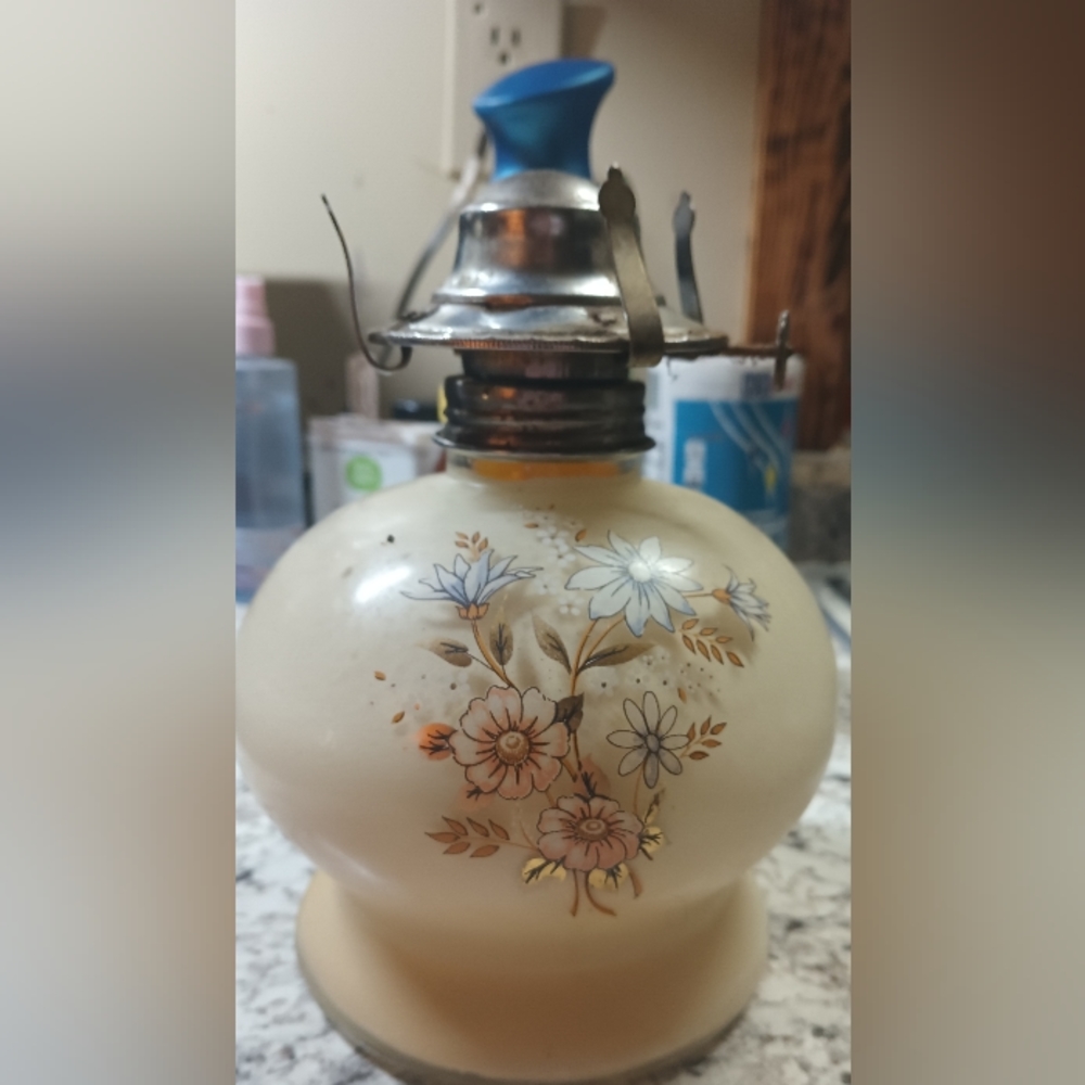 Vintage oil lamp (lamp only/